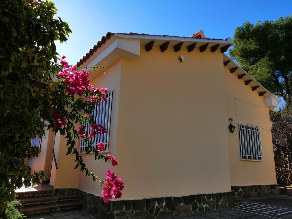Chalet Montprats, Serra Luaran gambar